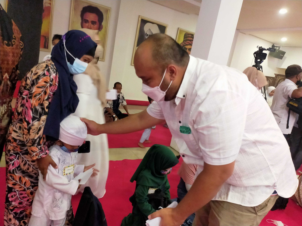 Prihatin Anak Yatim Piatu Akibat Ortu Terpapar Covid-19,Dewan Jatim Gelontor Bantuan Tunai